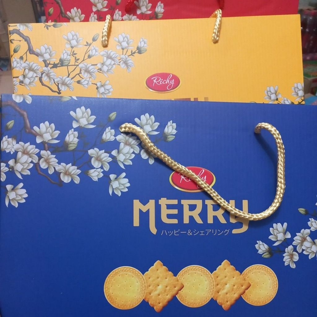 Bánh quy thập cẩm Merry Richy quai xách 412g