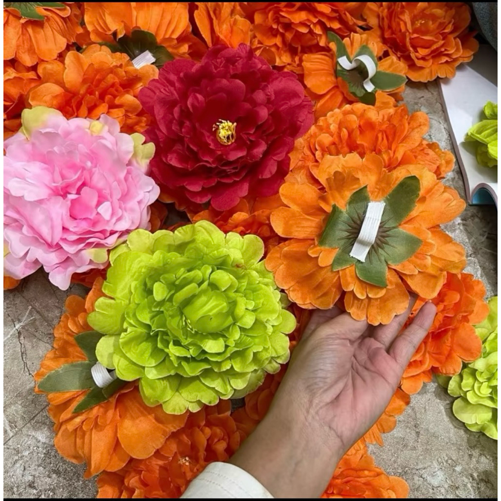 Hoa múa đeo tay biểu diễn văn nghệ