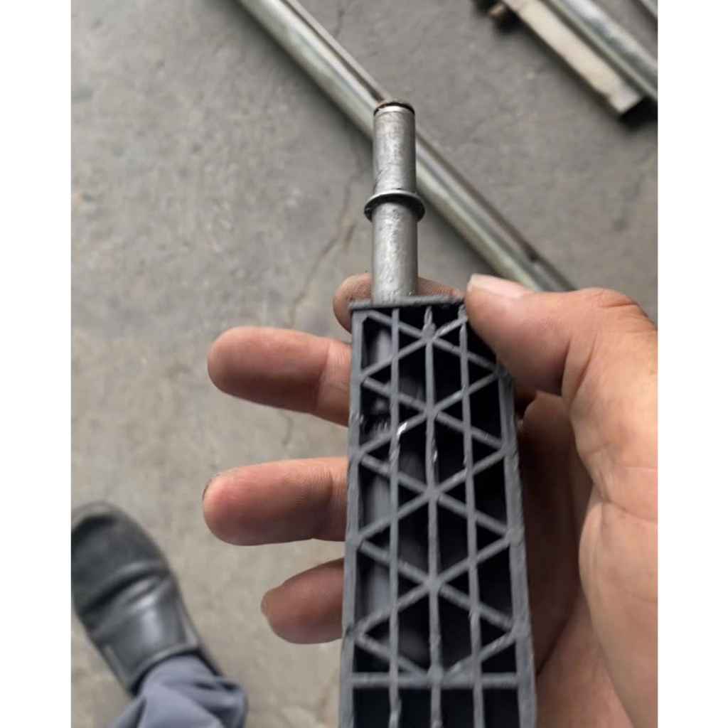 Trục Bánh Xe Thân Cổng Xếp Phi 12mm – Trục Sắt Đặc Chịu Lực Cao