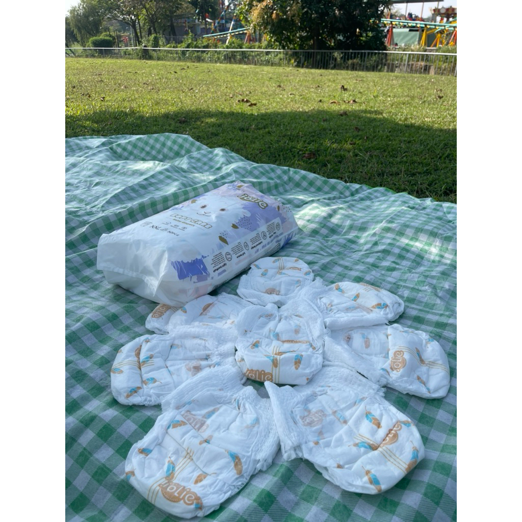 ECOMBOM 100 miếng  JOLIE THẤM  HÚT TỐI ƯU CHO THÔNG THOÁNG ÊM MỀM . 500ml cho 1 tả