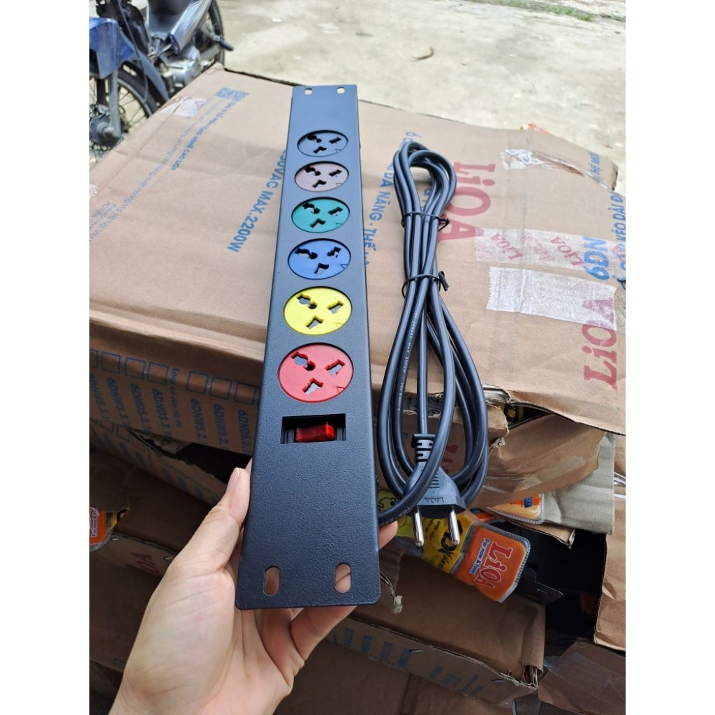 Thanh nguồn PDU 6P Đa năng chuẩn rack 19 inch