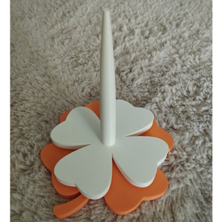 Giá đỡ len xoay, trục len xoay chống rối hình cỏ 4 lá IN 3D chất lượng cao
