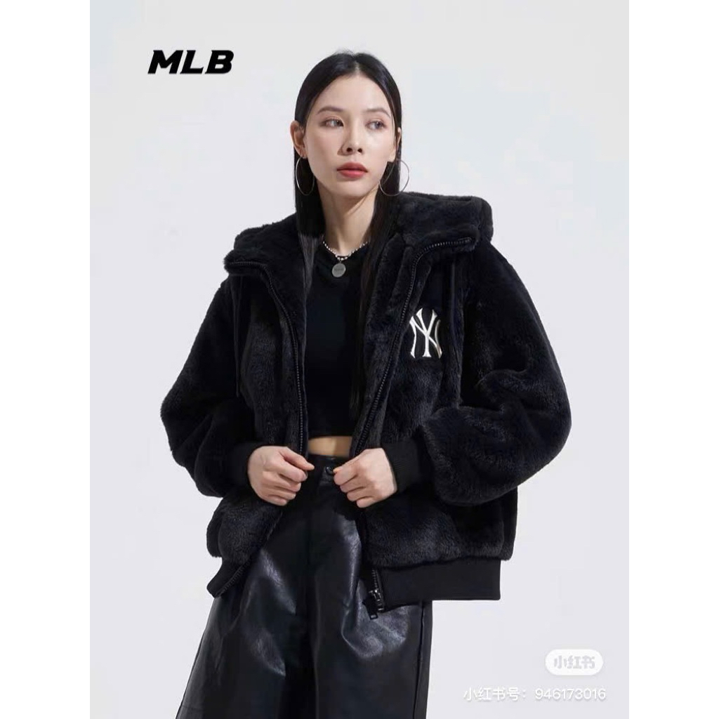 Áo khoác lông MLB tay dài phối mũ trùm Diamond Monogram Blocking