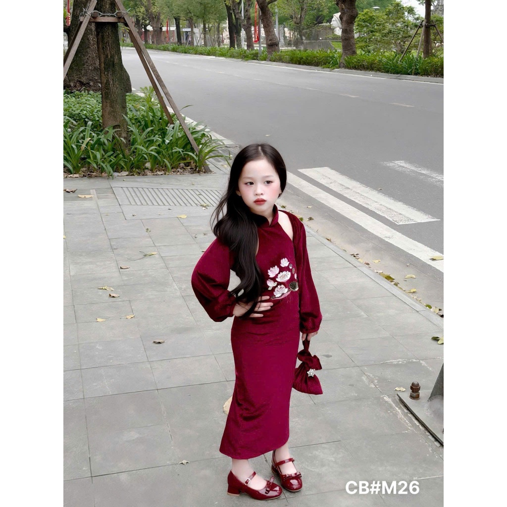 Set váy yếm nhung kèm áo khoác và túi siêu yêu bé gái diện lễ Tết