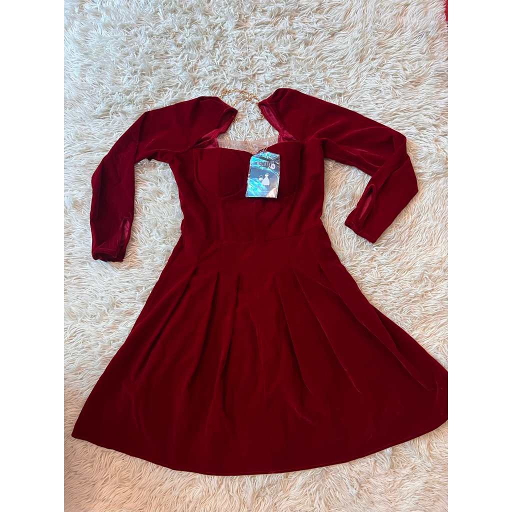 đầm nhung size S M dứoi :,52kg new tag