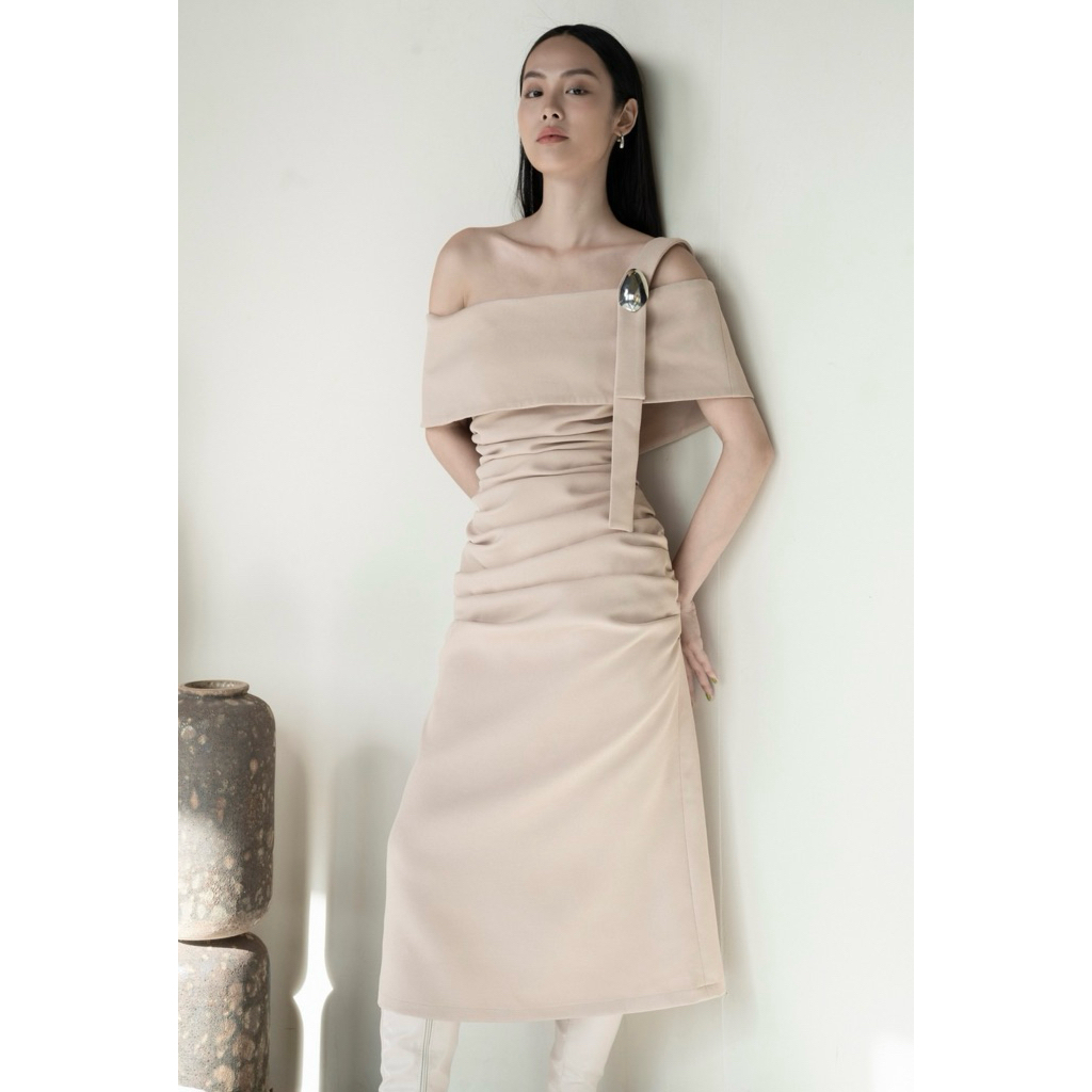 Đầm Begie dài hở vai chiết eo cá tính thanh lịch brand RẬP THIẾT KẾ style like jennie