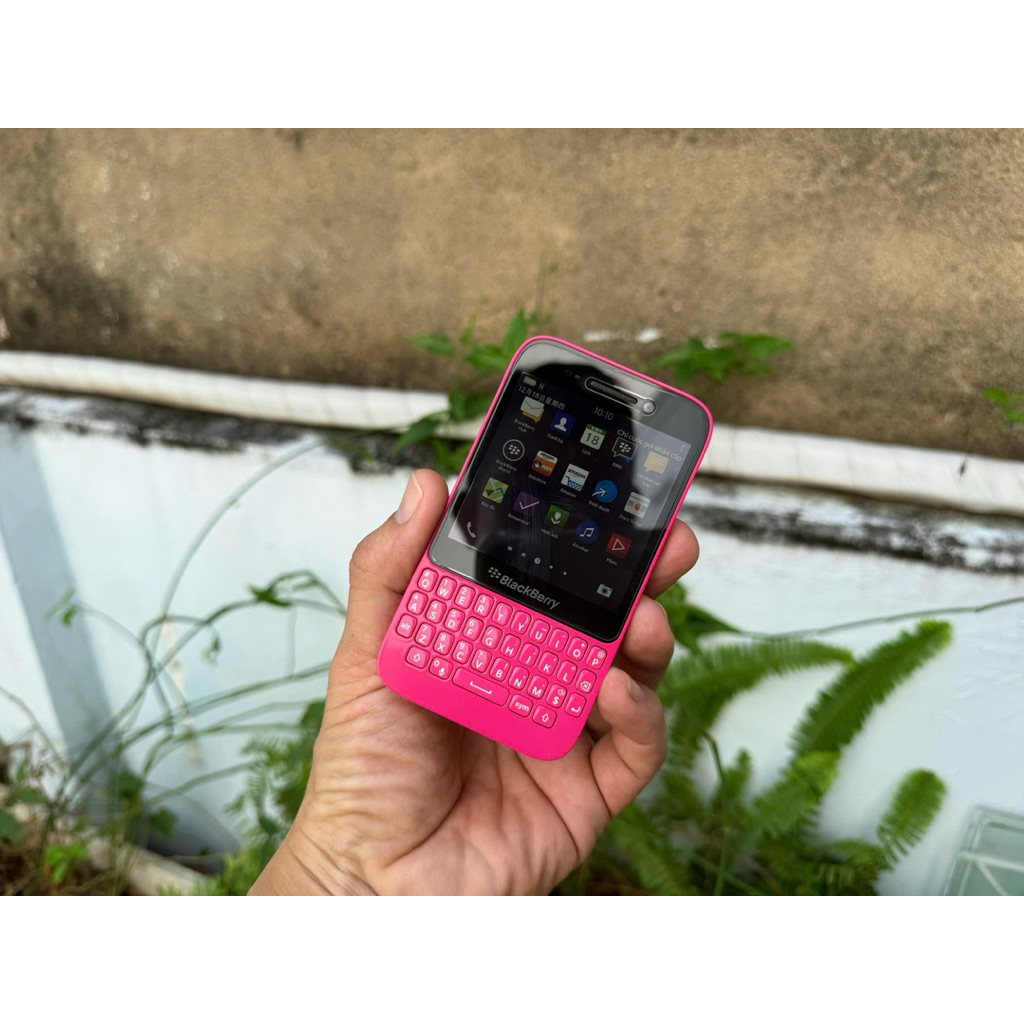 Blackberry Q5 (0427) nhận mọi sim đã dán cường lực