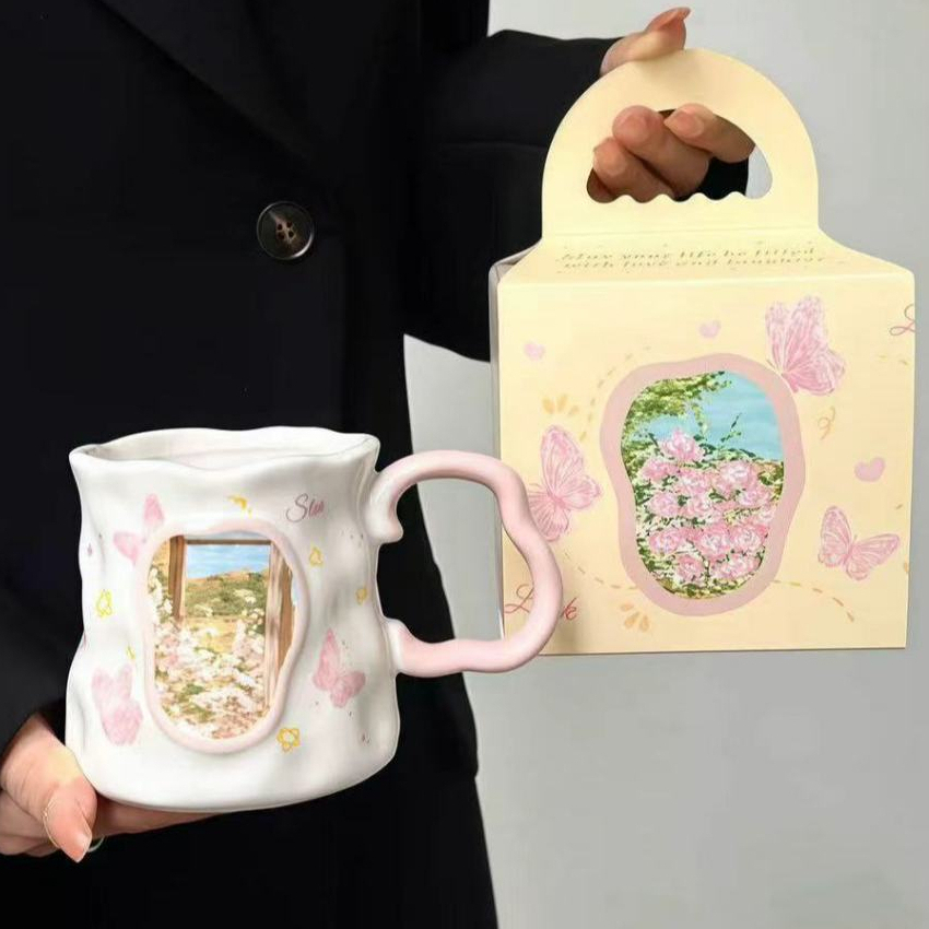 Quà tặng cốc sứ Ly sứ có nắp hình “ Điệp Liên Hoa ” 380ml thích hợp làm quà tặng chất lượng cao cấp An toàn và sức khỏe