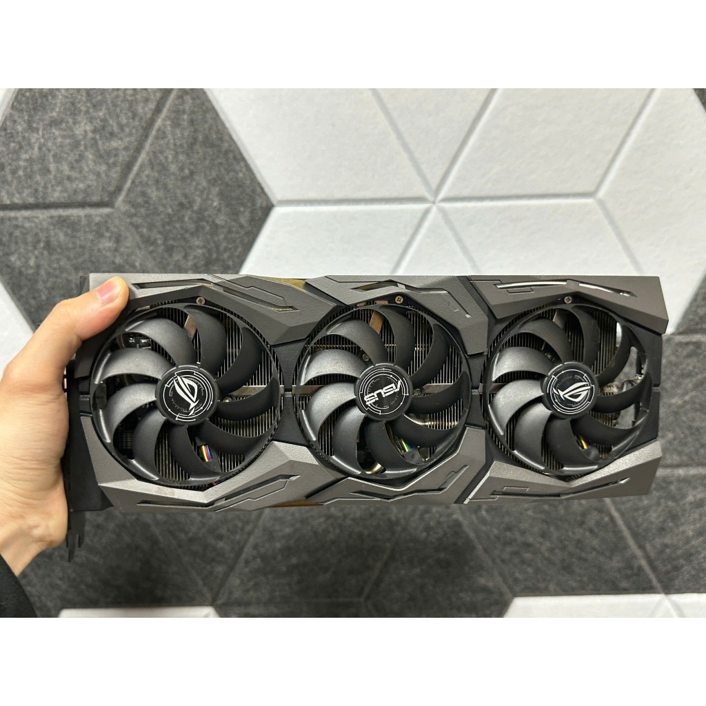 CARD MÀN HÌNH ASUS 5600XT ROG STRIX SIÊU ĐẸP