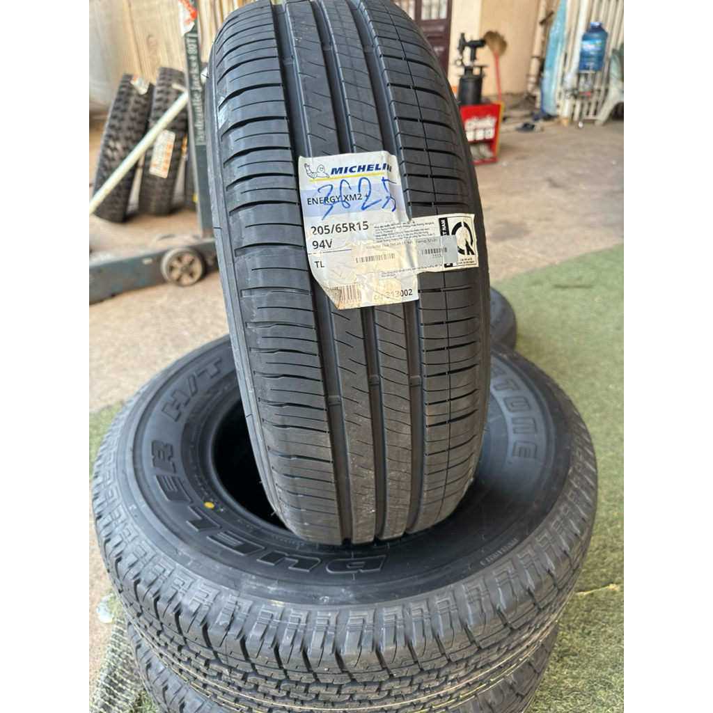 Vỏ lốp bánh xe Michelin 205/65R15 94V XM2+