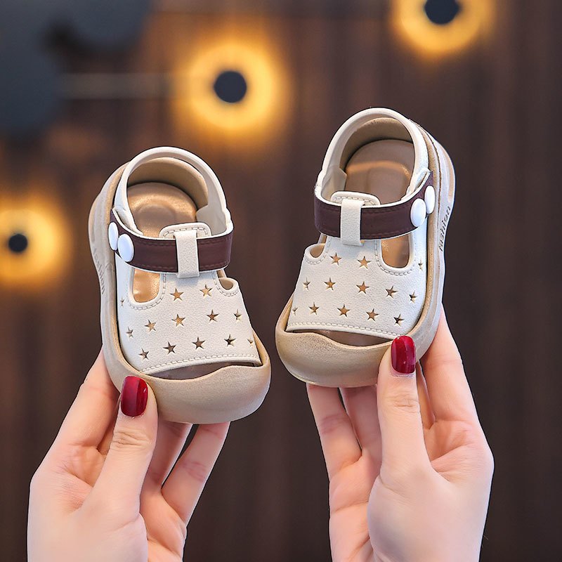 Giày Dép Tập Đi Cho Bé 0-2Tuổi Quai Bấm Nhựa Thơm Dẻo Mềm Nhẹ Êm Bít Đầu Bảo Vệ Chân MS:B95