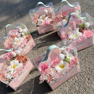 ( Quà tặng, kèm hoa) Hộp hoa tone pastel ngọt ngào có quai xách, Hộp hoa mica sang trọng