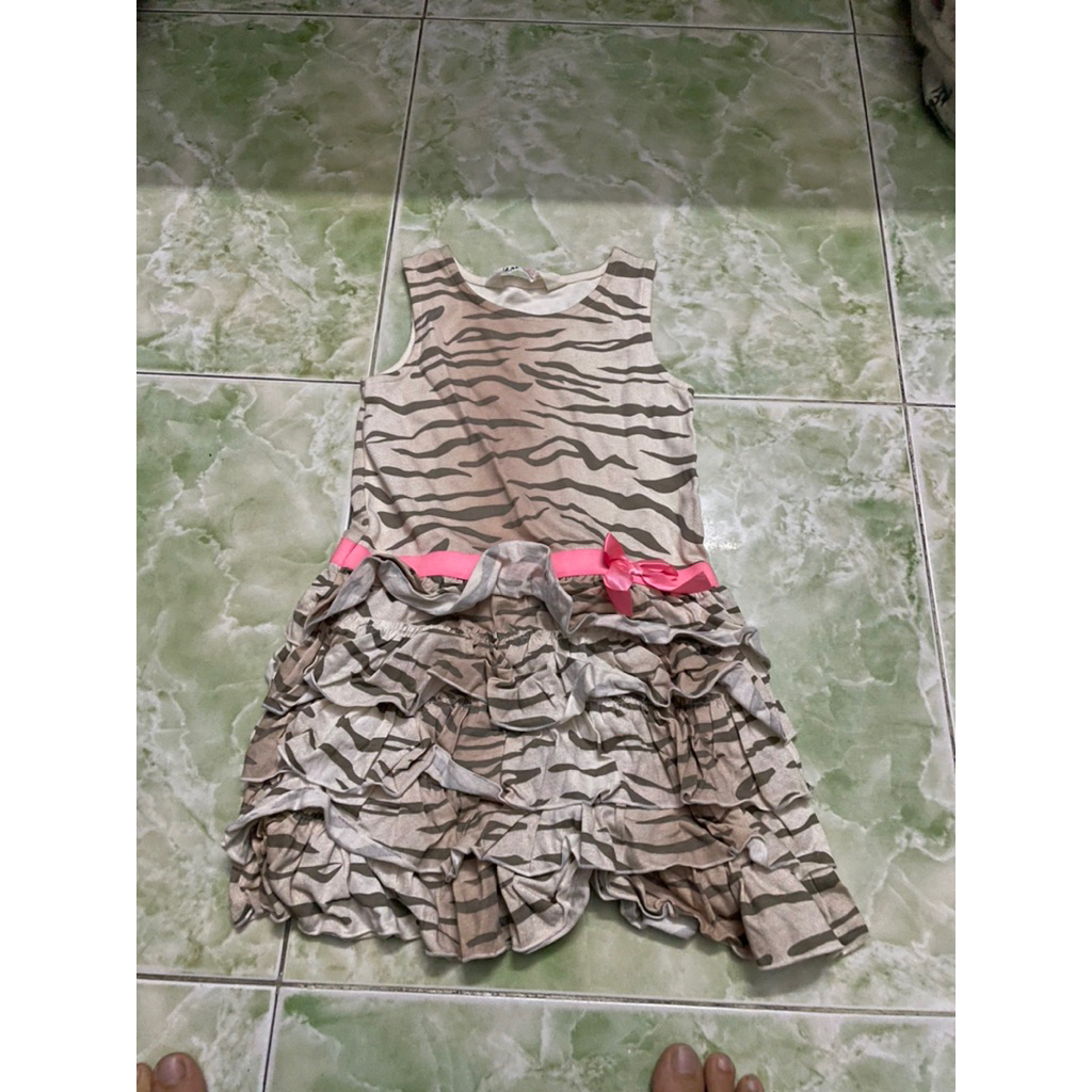 Váy bé 2-4 tuổi tặng 1 áo -H46