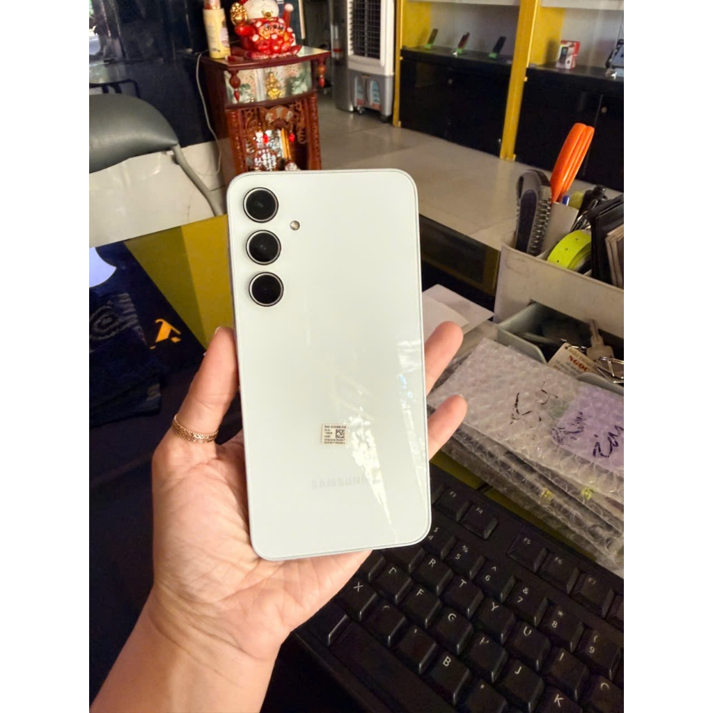 Điện thoại Samsung A35 5g 128gb . Cũ đẹp như mới 99% . Màu Xanh
