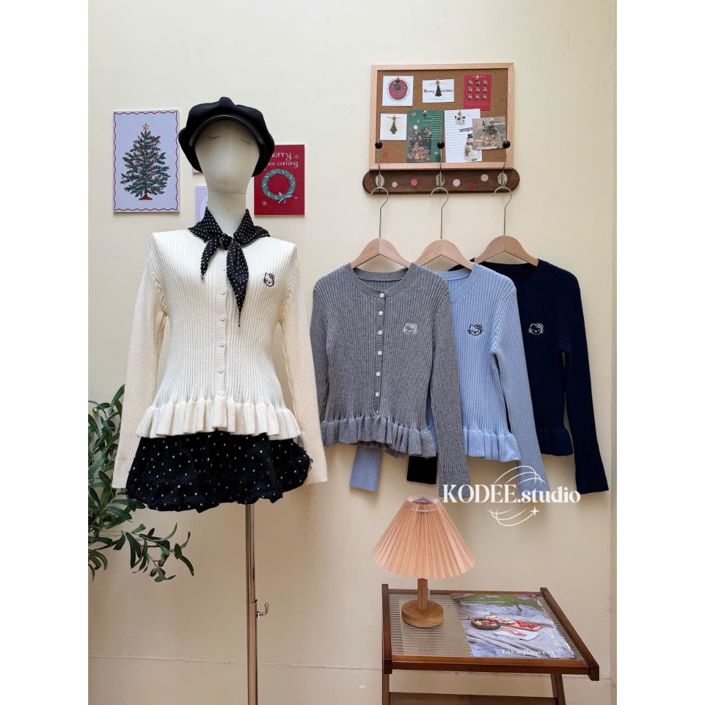 Áo len xoè bèo logo Kitty - L0352