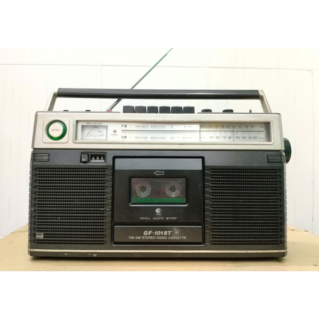 Radio cassette Sharp GF-101ST đồ cũ nghe hay ok 100%