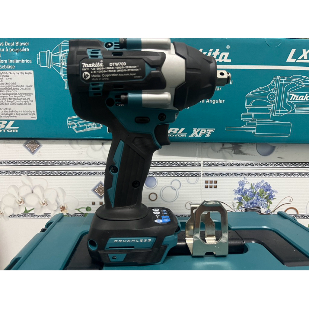 Thân máy DTW700Z , Chính hãng Makita Việt Nam. Hàng tách bọi không hộp, chưa bao gồm pin sạc.