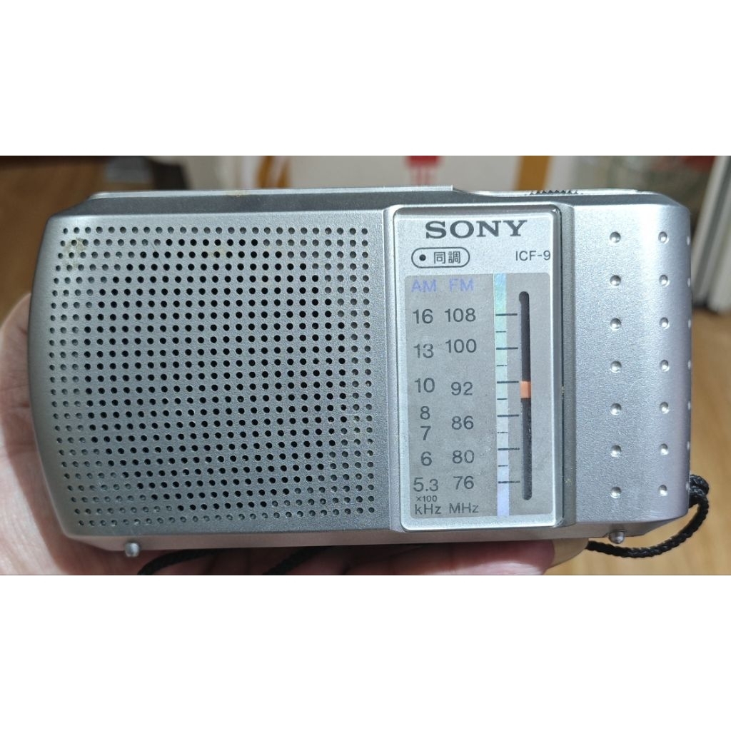 Radio cầm tay Sony ICF-9 AM/FM