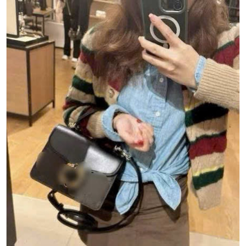 Túi xách Courtney Top Handle Bag.  CCE22