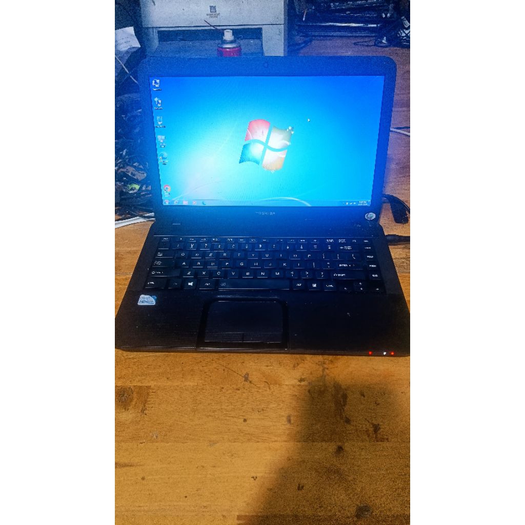 lap top toshiba c800 cũ xài tốt .zin.pin chai. xem mô tả sản phẩm ở dưới 👇