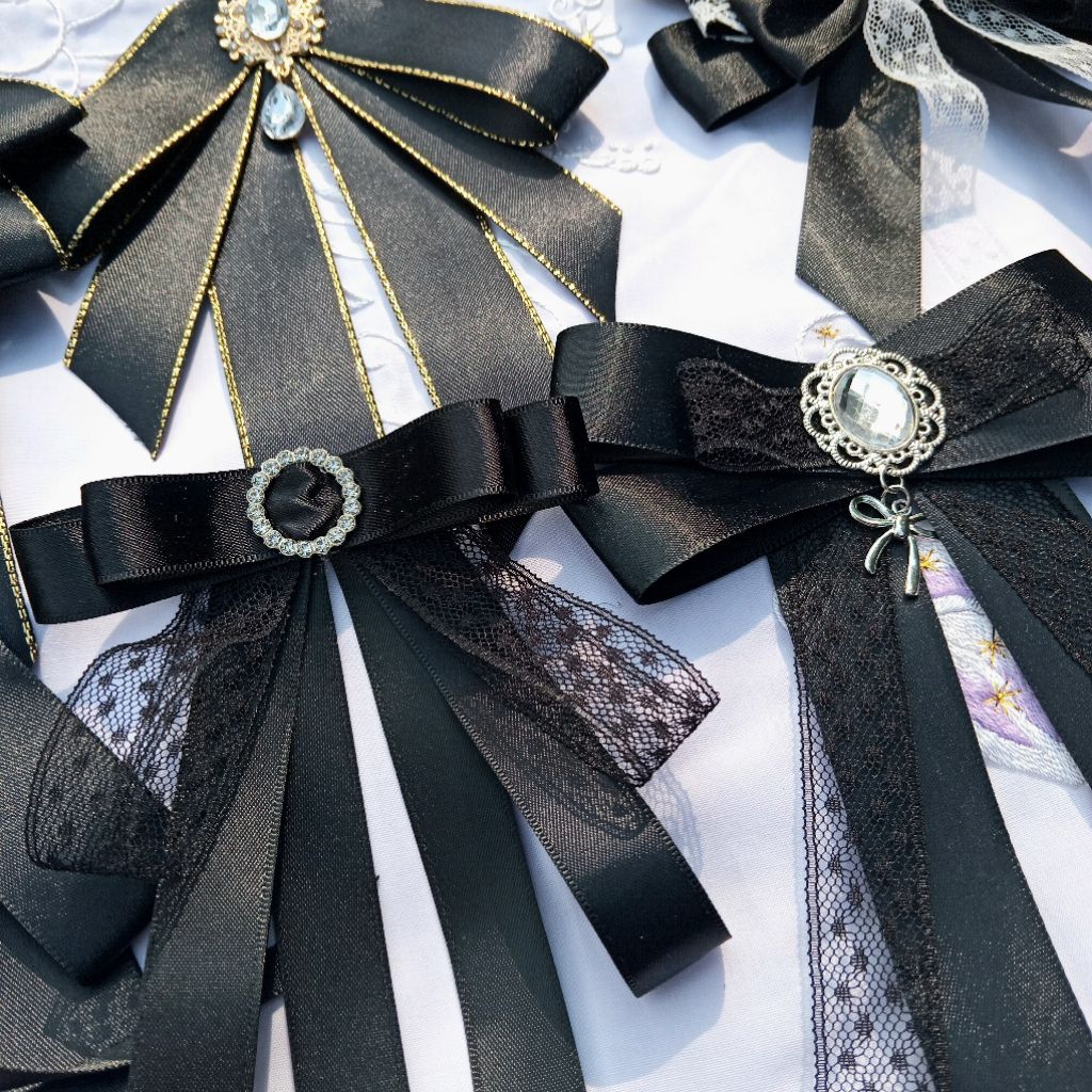 Nơ cài áo, tag cài áo ruy băng tone đen Handmade