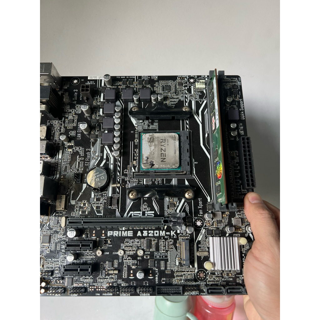 Combo Amd A320 + R5 3400G + Ram 16G