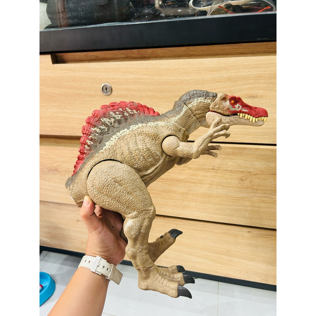 Mô hình Xác Khủng long Camp Cretaceous Spinosaurus Jurassic World Mattel ( Mất đuôi, khớp chân lỏng)