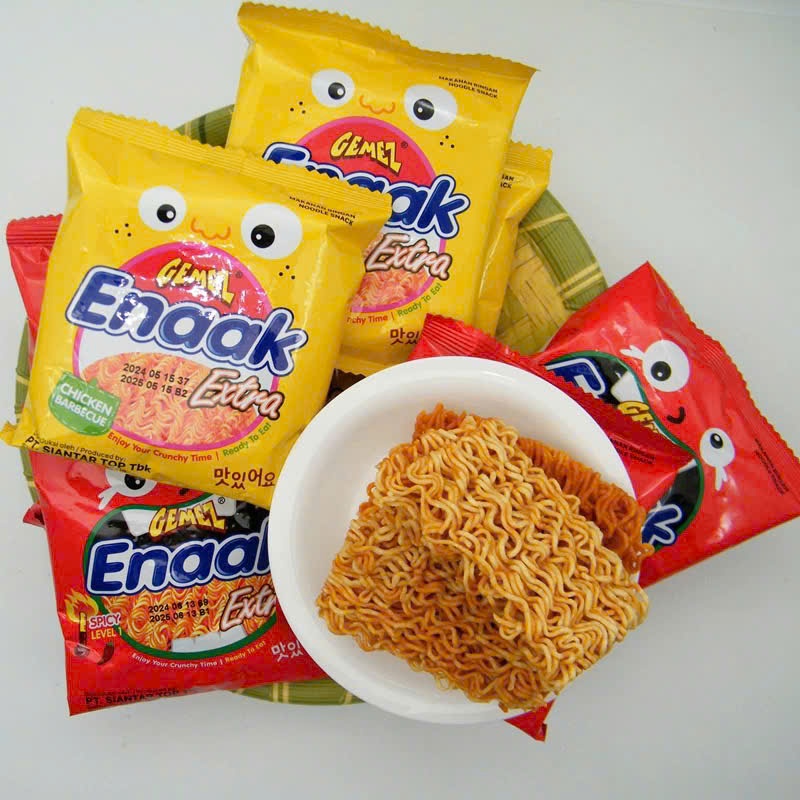 Snack mì trẻ em Enaak Indonesia vị gà truyền thống