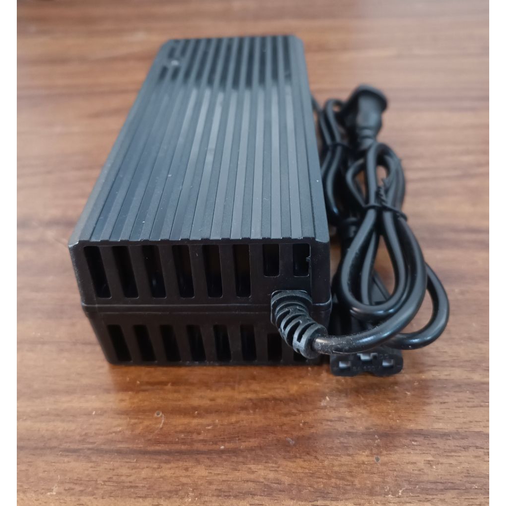 Sạc 21v-3a( 5S pin Lithilium 3.7v) chân vuông