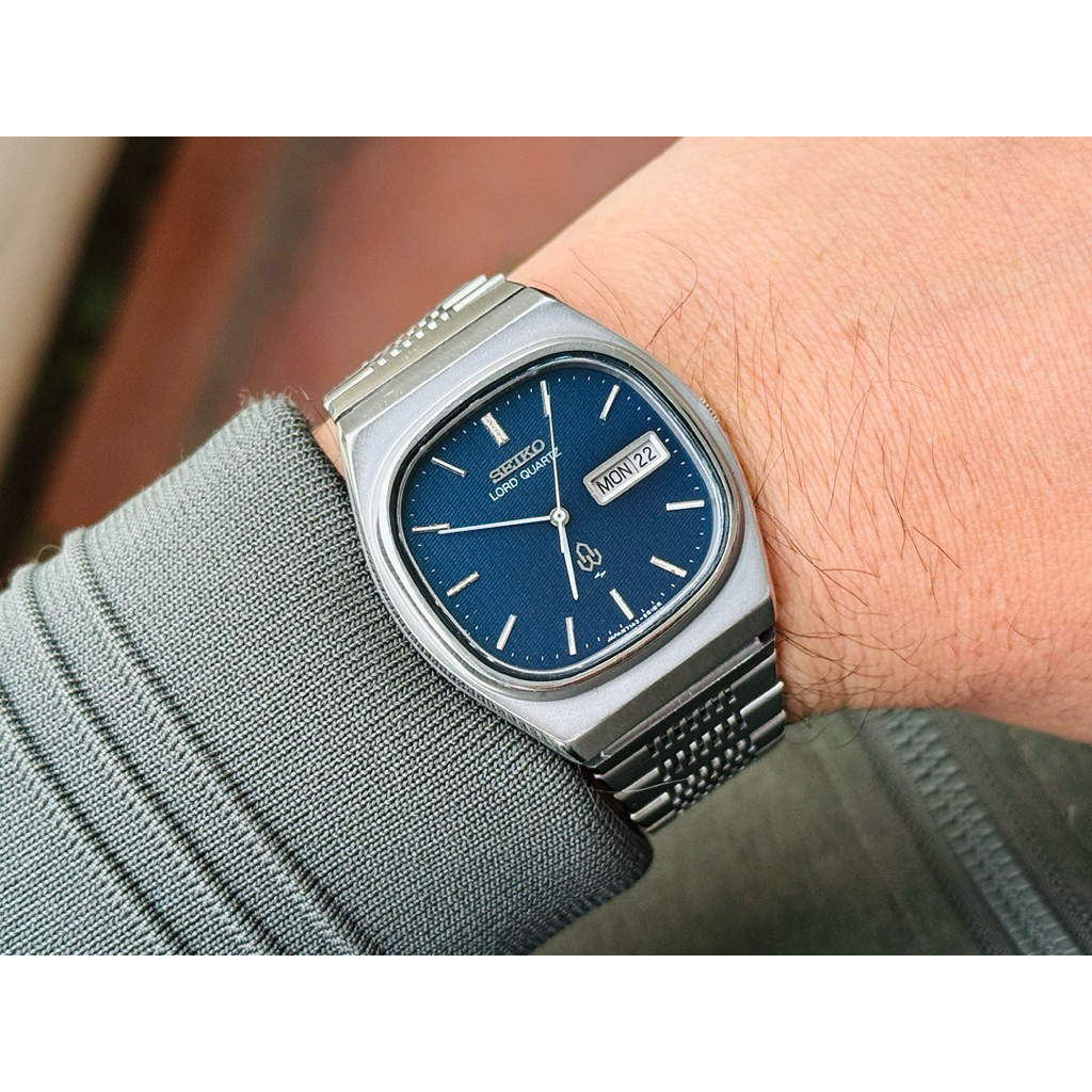 Đồng hồ Tank Seiko Lord quartz “ Lãnh chúa” nhà Seiko, mặt xanh cô ban, dial sớ dọc hiếm