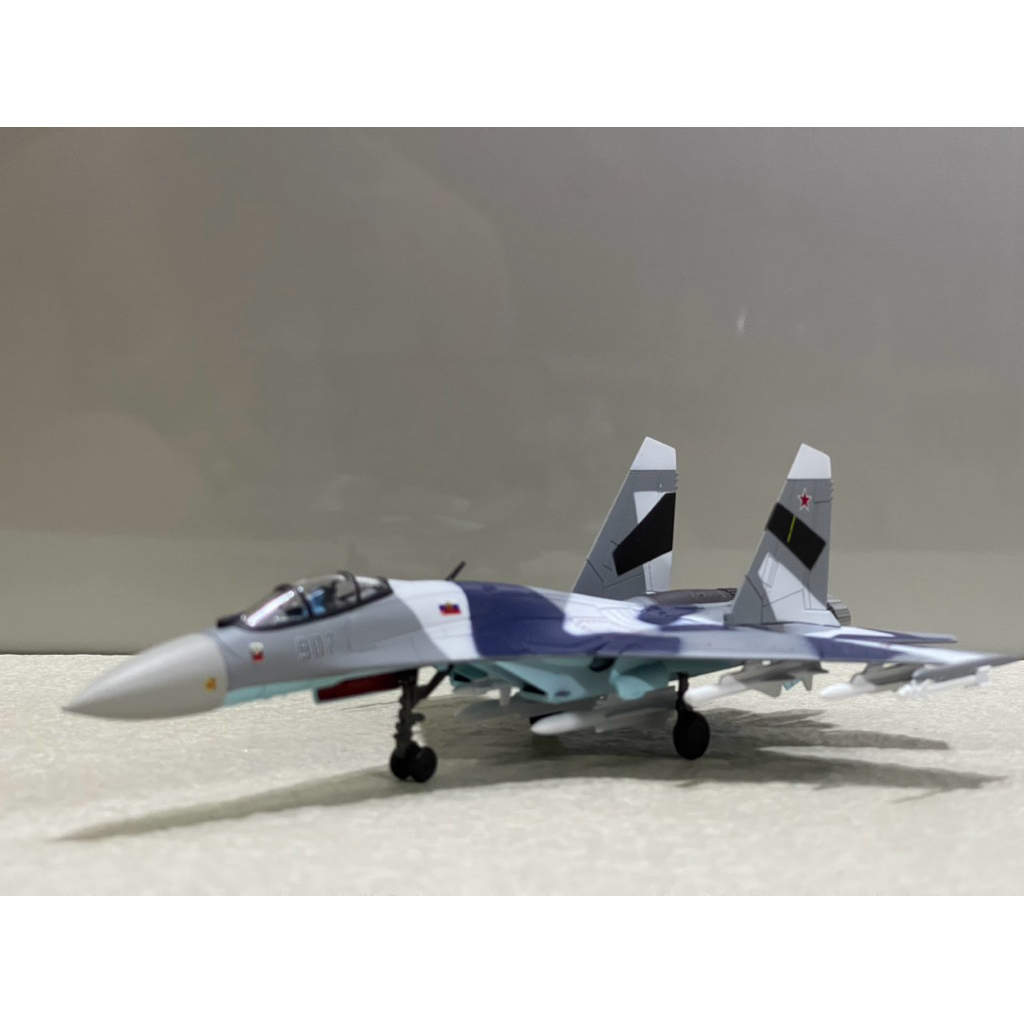 Mô hình Máy bay SU-35B Super Flanke - 1:100