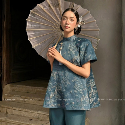TUBYCATU | Áo Gấm Nữ BÌNH AN XANH Họa Tiết Hoa Cổ Tàu Đính Nút Form Xòe Sang Trọng (KHÔNG KÈM QUẦN)