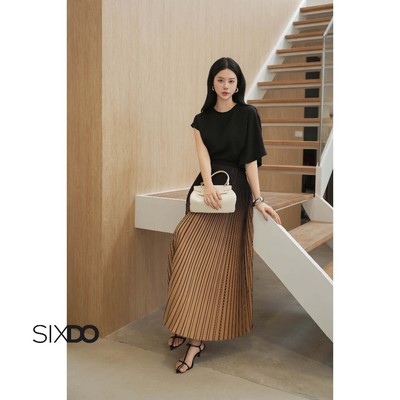 Áo lụa nữ đen cổ tròn ngắn tay SIXDO (Black Silk Blouse)