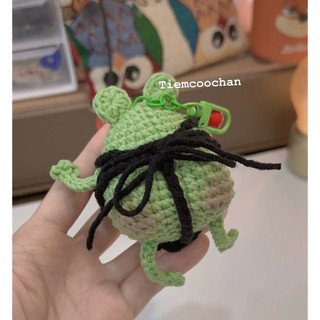 móc khóa ếch mặc đồ bơi bằng len handmade