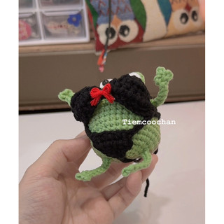 móc khóa ếch mặc đồ bơi bằng len handmade