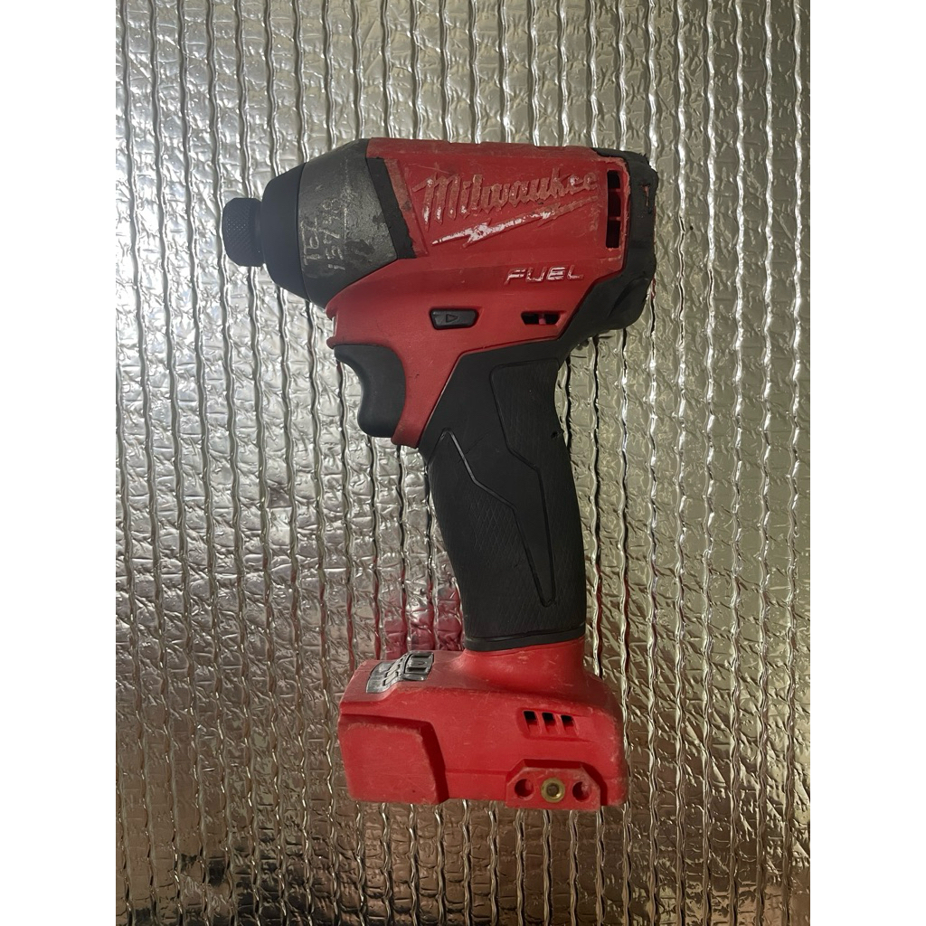 MÁY BẮN VÍT MILWAUKEE 2753