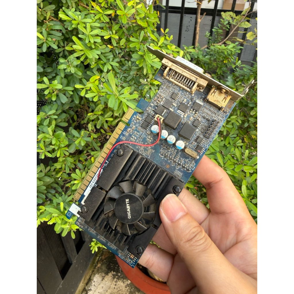 Vga card màn hình GT 210 xuất hình tốt hãng cũ đẹp