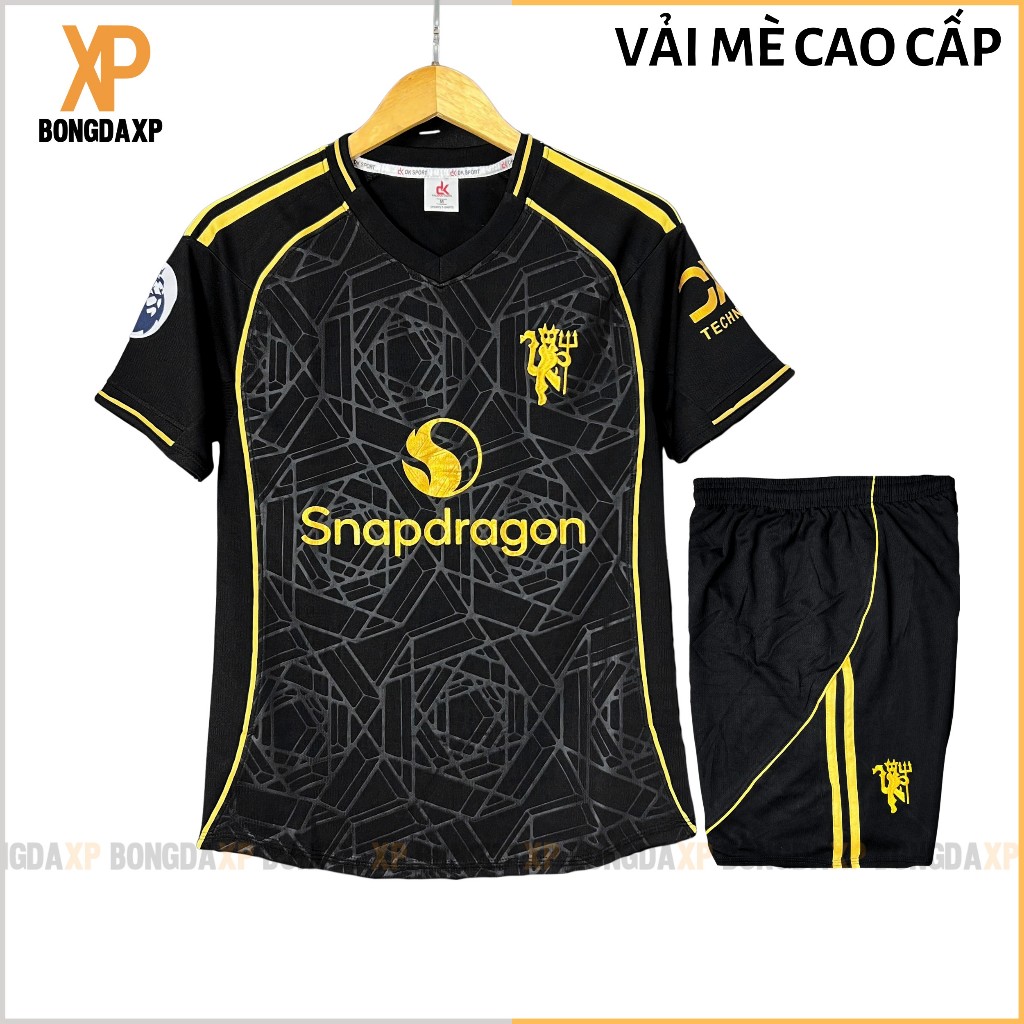 Quần Áo Đá Bóng MU Đen Vàng 2026, Đồ Đá Banh Vải Mè Cao Cấp