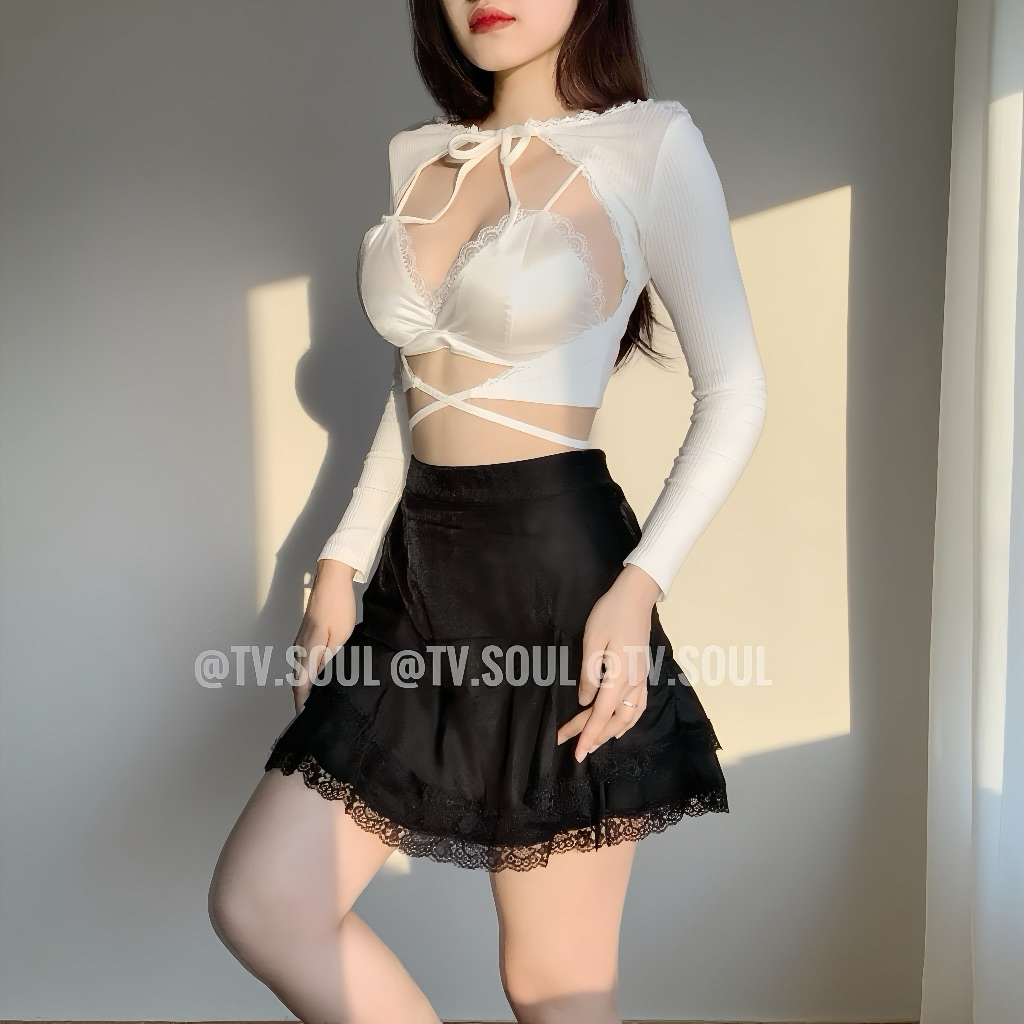 [ẢNH THẬT] Áo croptop viền ren nơ lưng trắng - Chân váy lụa đen viền ren