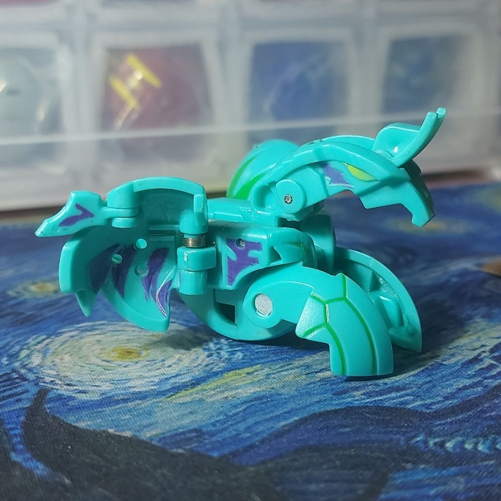 Mô hình Bakugan FAKE: Storm Skyress