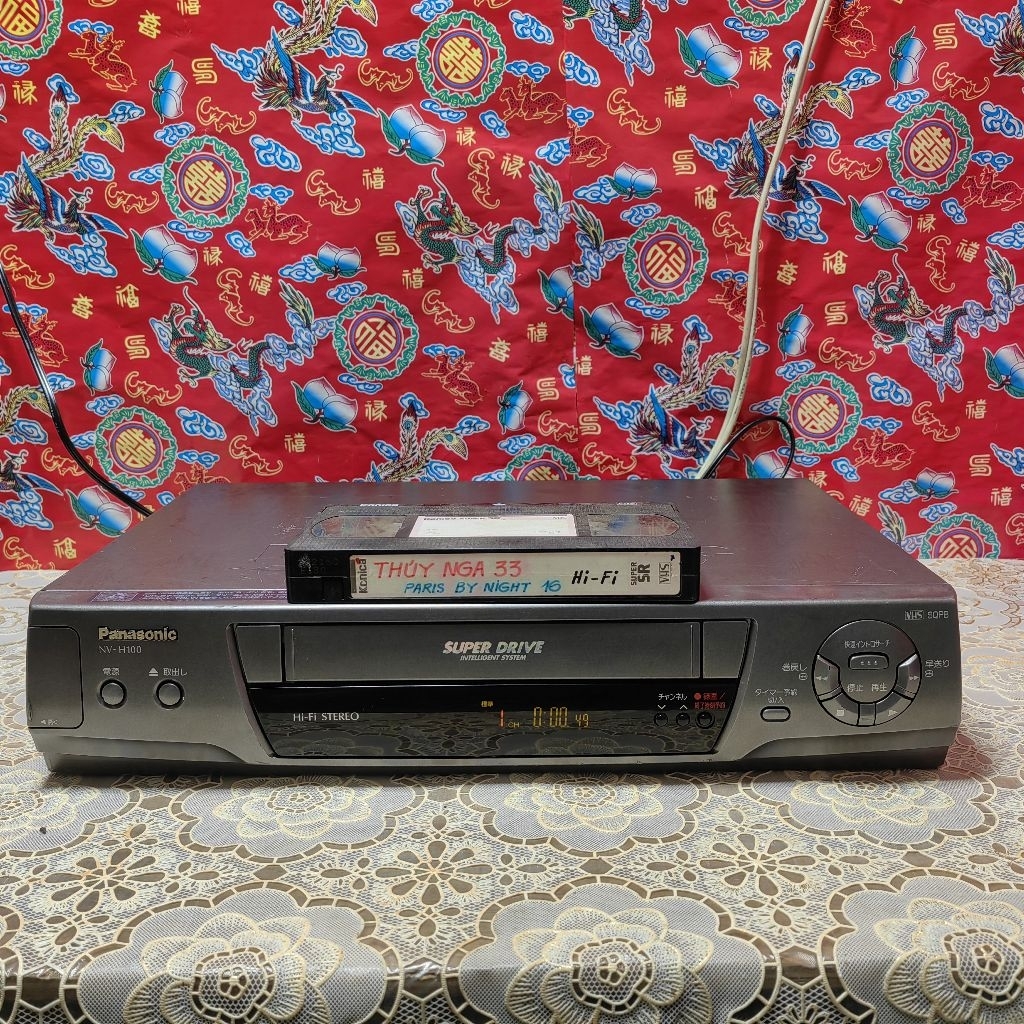 Đầu máy cũ trưng bày VCR băng cassette VHS HIFI Panasonic NV-H100/máy dùng điện 220v