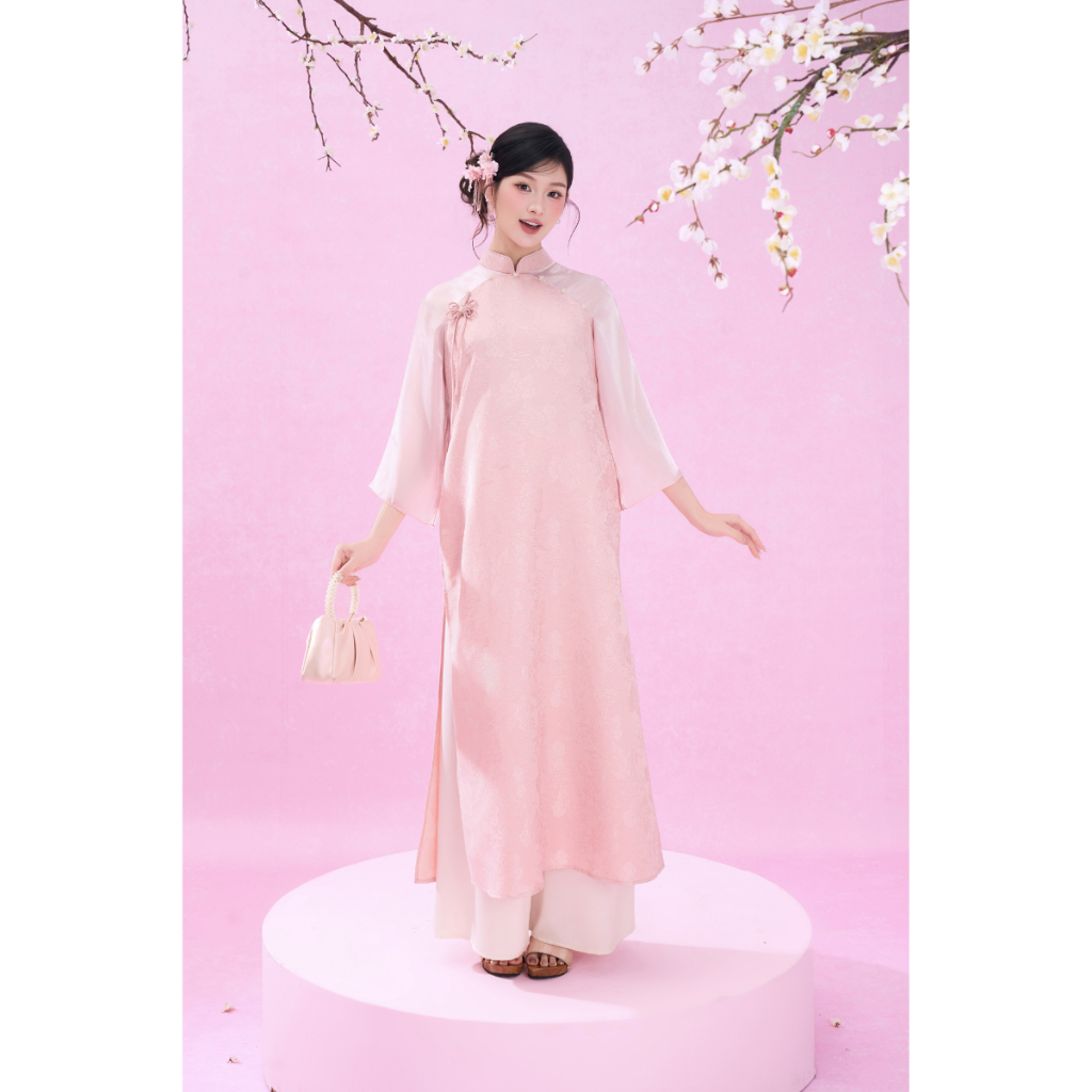 [Kèm quần lụa + khăn lụa] Áo dài thiết kế dáng suông Mai Trang BST Phong Hoa 2026 chất liệu gấm dệt 2 tà BY L'AMME | BigBuy360 - bigbuy360.vn