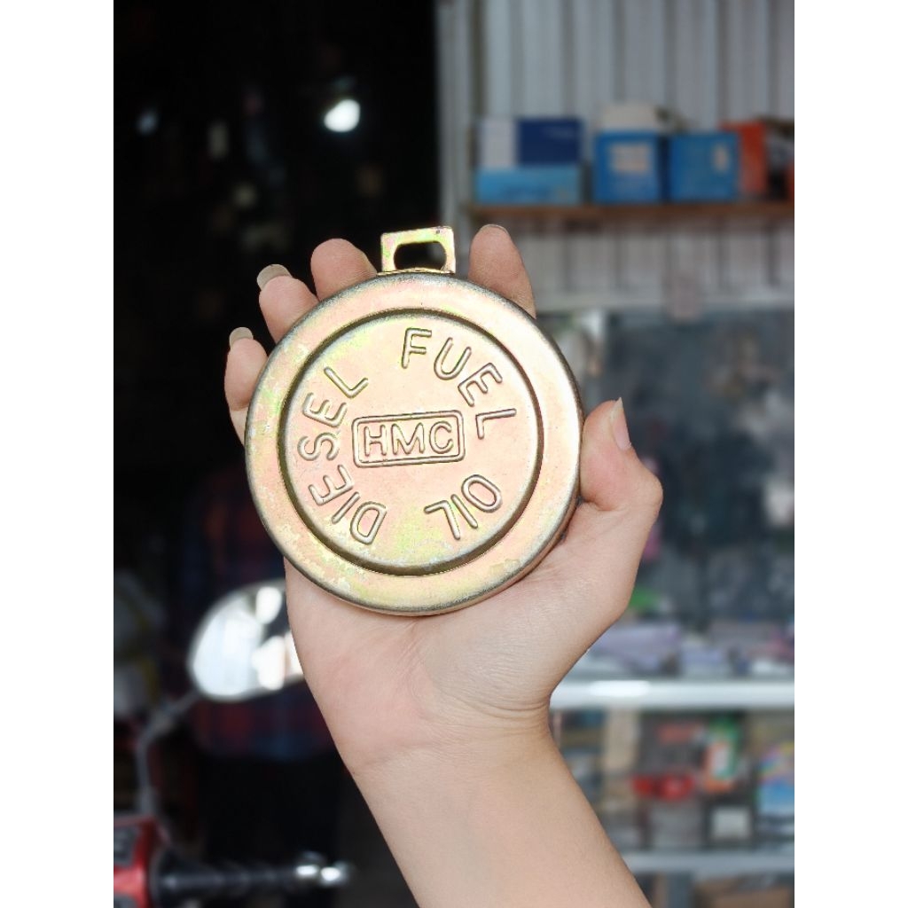 Nắp dầu Hyundai Universe.