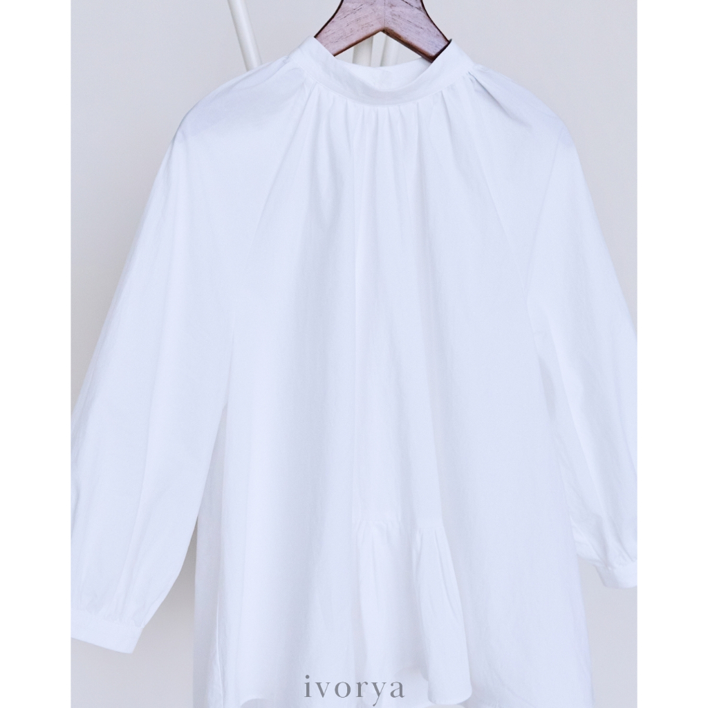 IVORYA - Áo Kiểu Nữ Cổ Tròn Tay Lỡ Phối Bèo Nhún Giữa Trước Và Khuy Nút Cài Phía Sau - SH9779