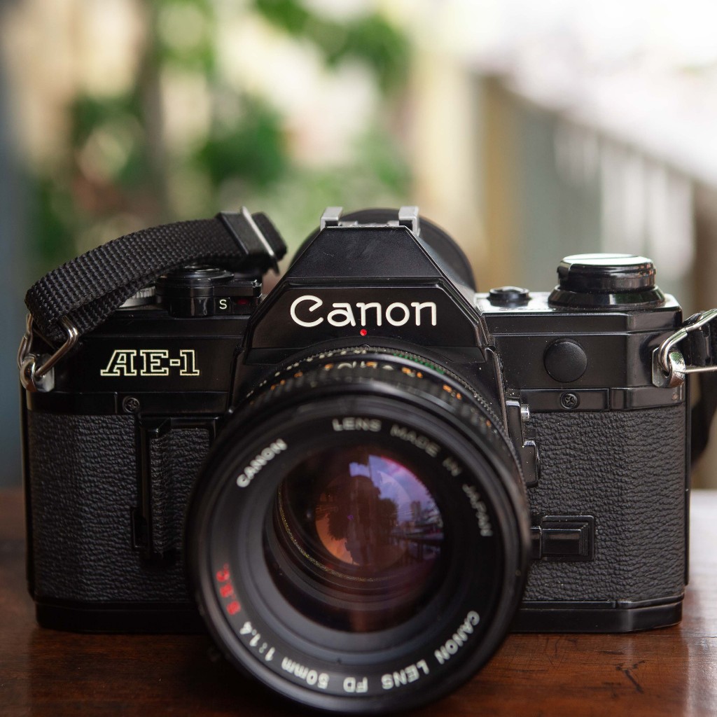 CANON AE1 (BLACK/SERI 507245) –  FD 50MM F/1.4 SSC  [SLR/135mm]