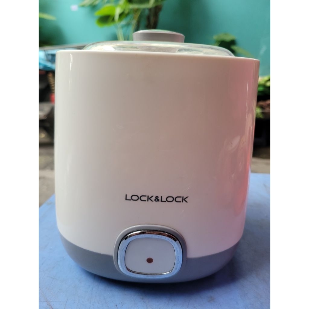 Lock & Lock EJY110SLV Yogurt Maker còn rất đẹp 😍. Hàng đã qua sử dụng, chính hãng nhập khẩu.