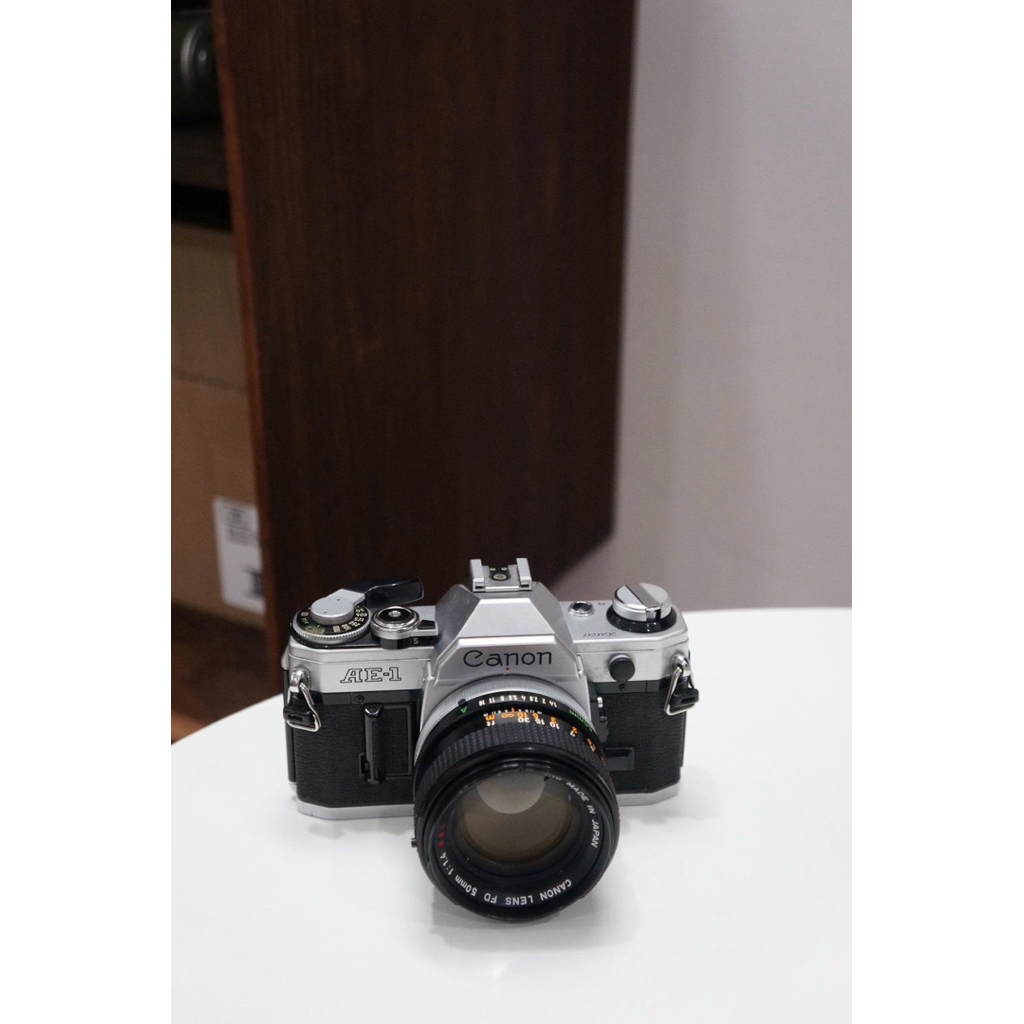 Máy ảnh film Canon AE1 và lens 50mm f1.4 S.S.C