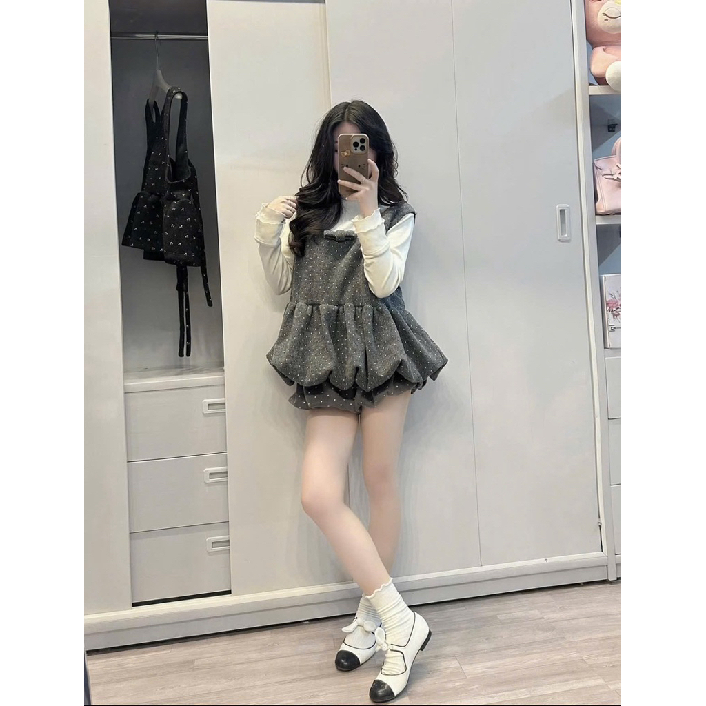 [KO kèm Quần] Set Yếm 2 Chi Tiết Dạ Tweed Chấm Bi Form Bí Phồng Phối Áo Thun Trắng Dài Tay– Style Tiểu Thư Hàn Quốc | BigBuy360 - bigbuy360.vn