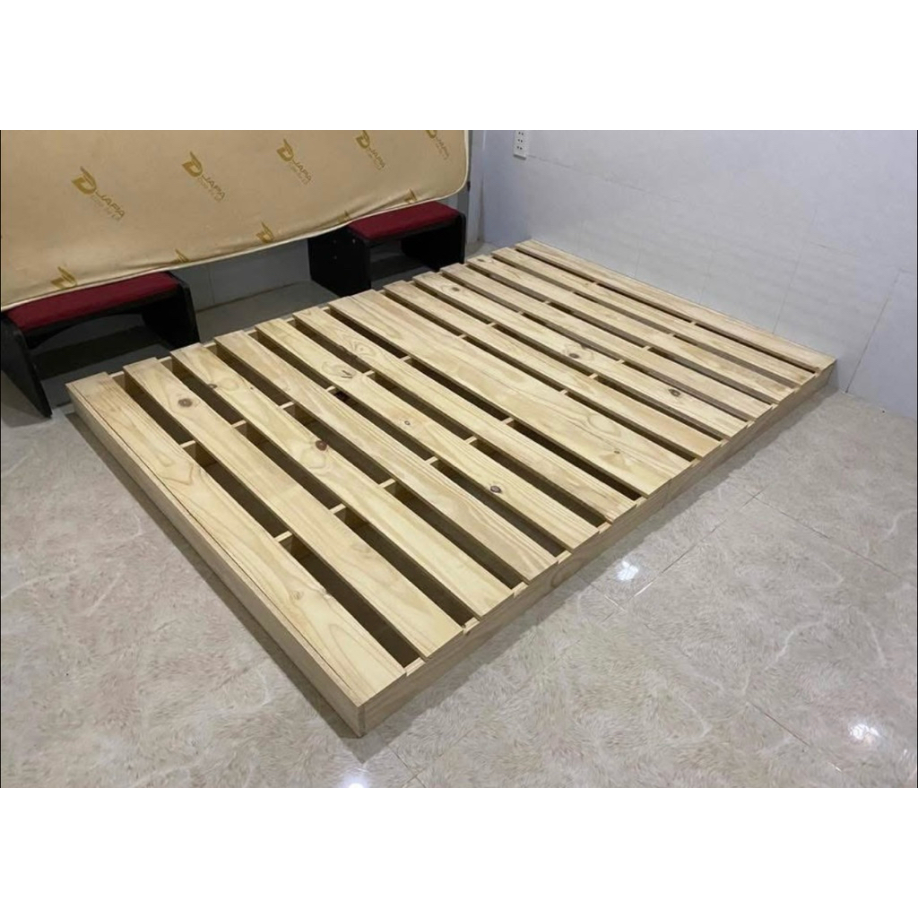 Giường pallet cao 10cm, kín chân, gỗ thông nhập khẩu.