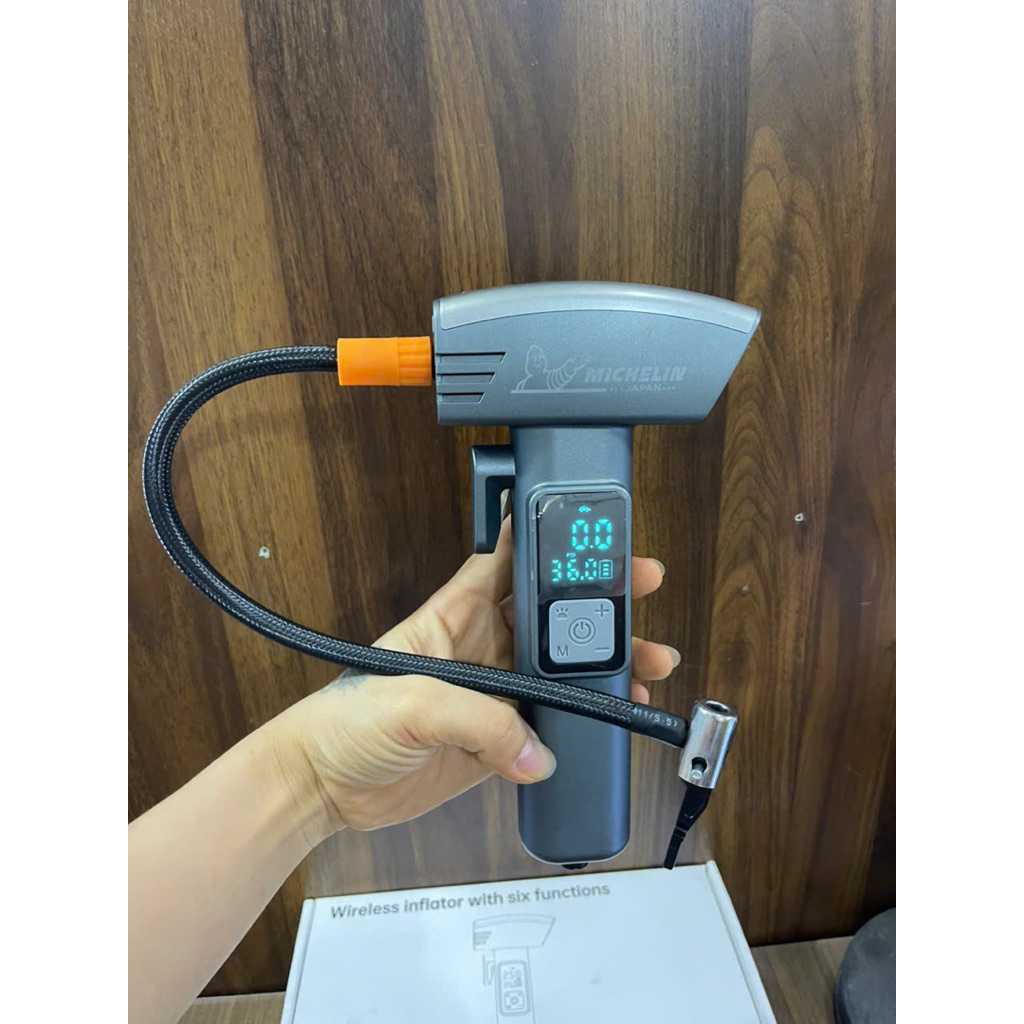Bơm xe dùng pin Michelin